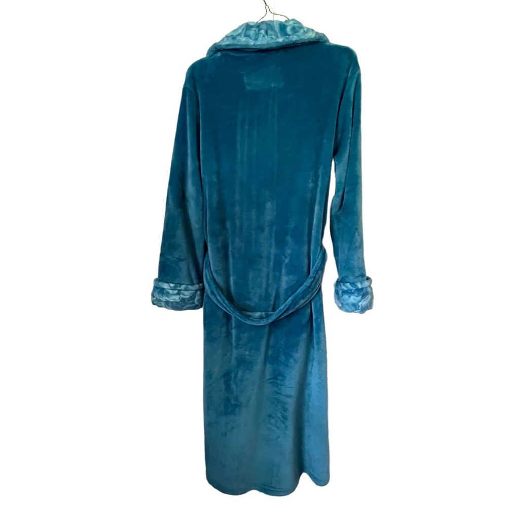 OSCAR DE LA RENTA PLUSH ROBE - Picture 2 of 11